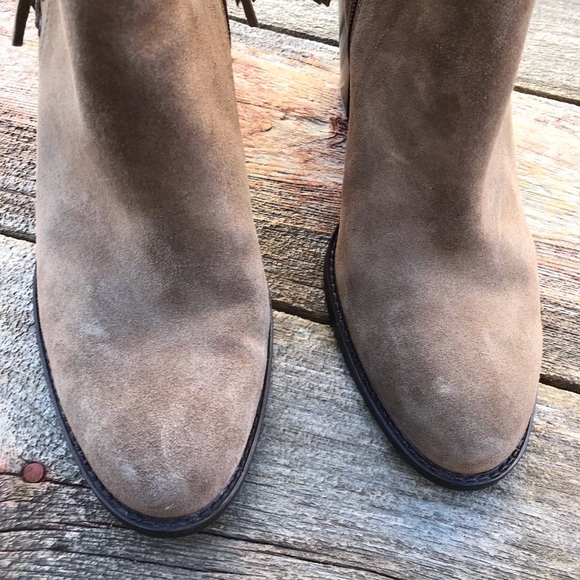 🌺 SOFFT Winters Suede Ankle Booties - Picture 9 of 12